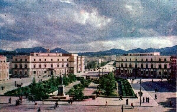 An old colour picture of a city square with government buildings